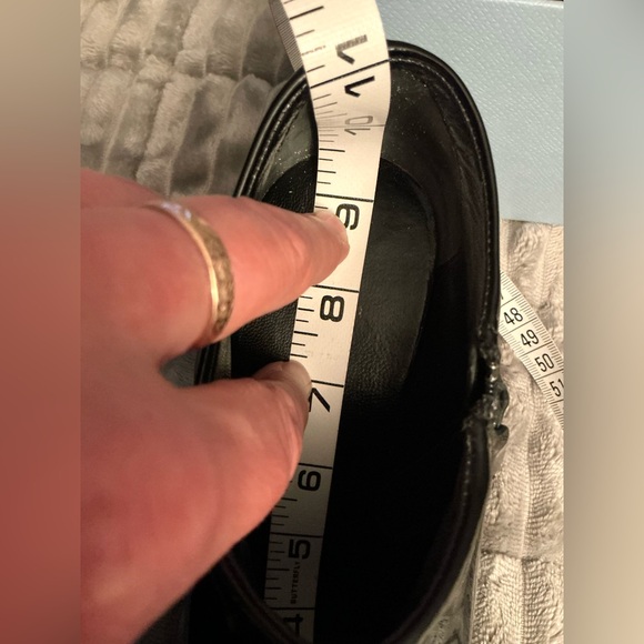 Cute PRADA patent leather booties 🖤🖤 - Picture 15 of 15